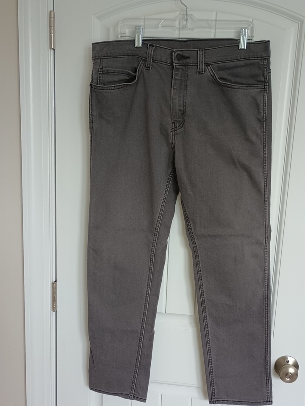 Levi's 508 Men's Slim Straight Gray Jeans